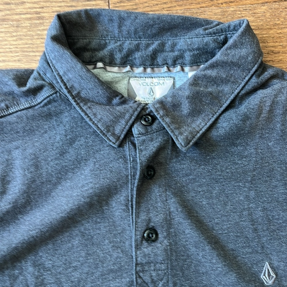 Volcom Polo Shirt. - Picture 2 of 6